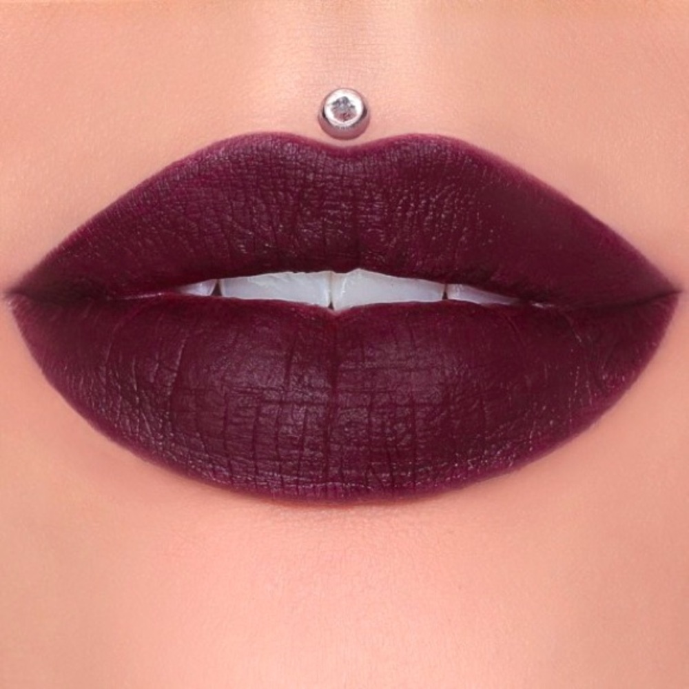 NEW Jeffree Star velvet trap Medieval Kiss